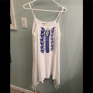 Moral Fiber ☮️Cute white little dress with embroidery